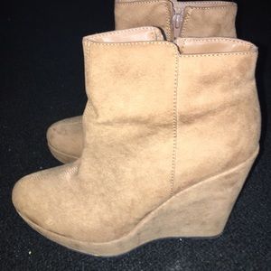 Brown, closed heel bootie